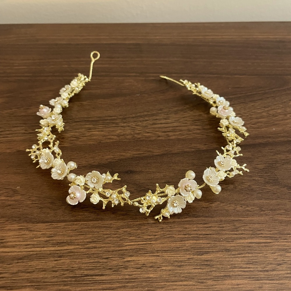 Elegant Gold Floral Headband